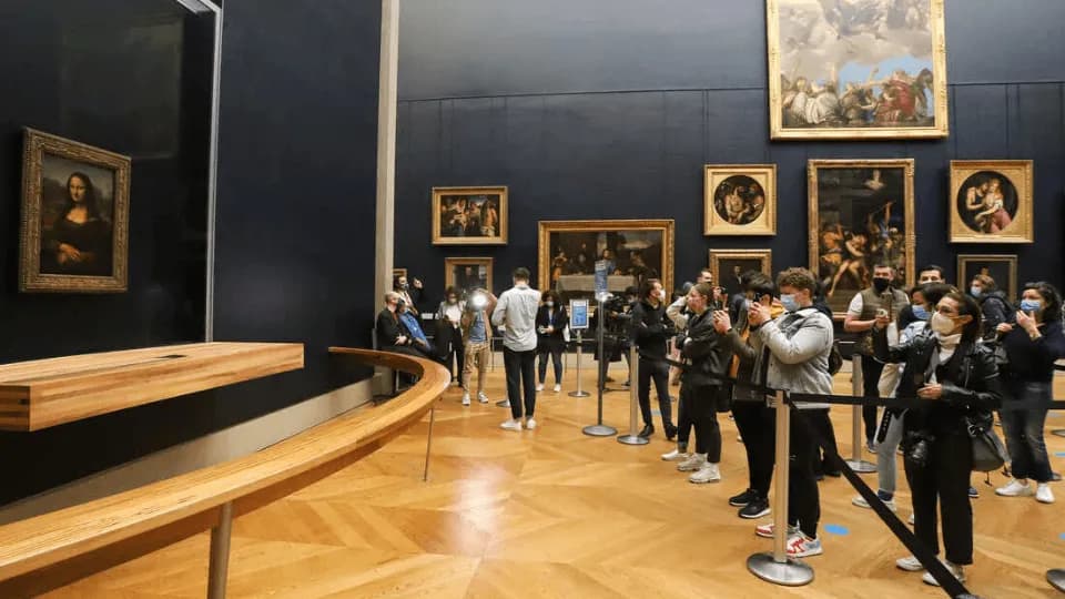 Louvre Museum – Paris Priority Access and Access to Mona Lisa - Image 1